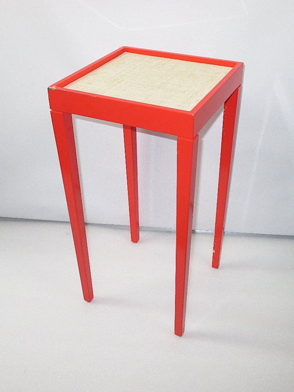 OOMPH TINI I TABLE